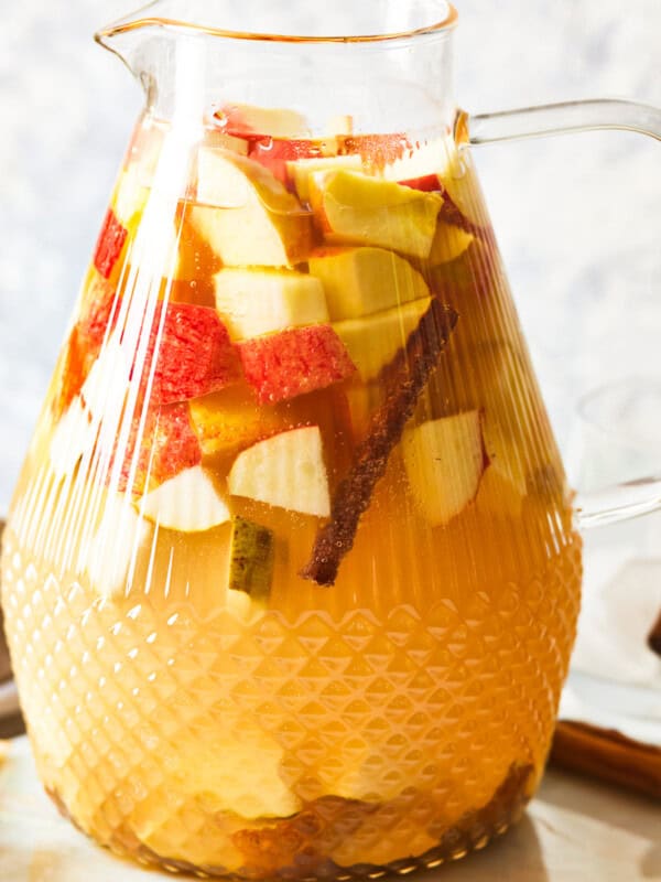 featured caramel apple pie sangria