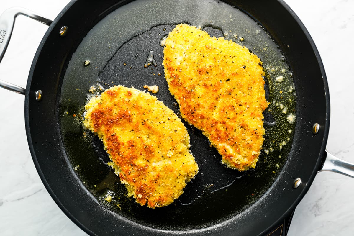 https://www.thecookierookie.com/wp-content/uploads/2023/04/how-to-breaded-chicken-cutlets-recipe-4.jpg