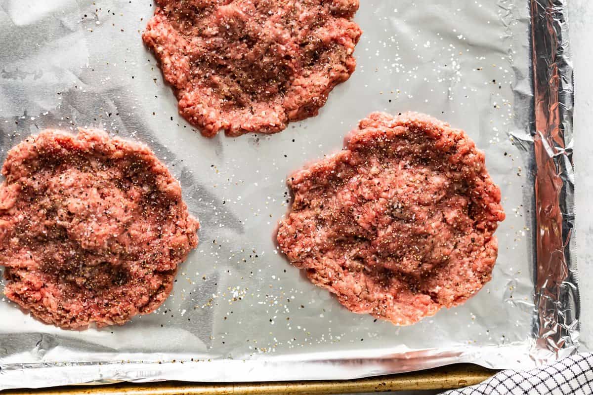 https://www.thecookierookie.com/wp-content/uploads/2023/06/how-to-broil-hamburgers-broiled-hamburger-recipe-1-of-9.compressed-edited.jpg