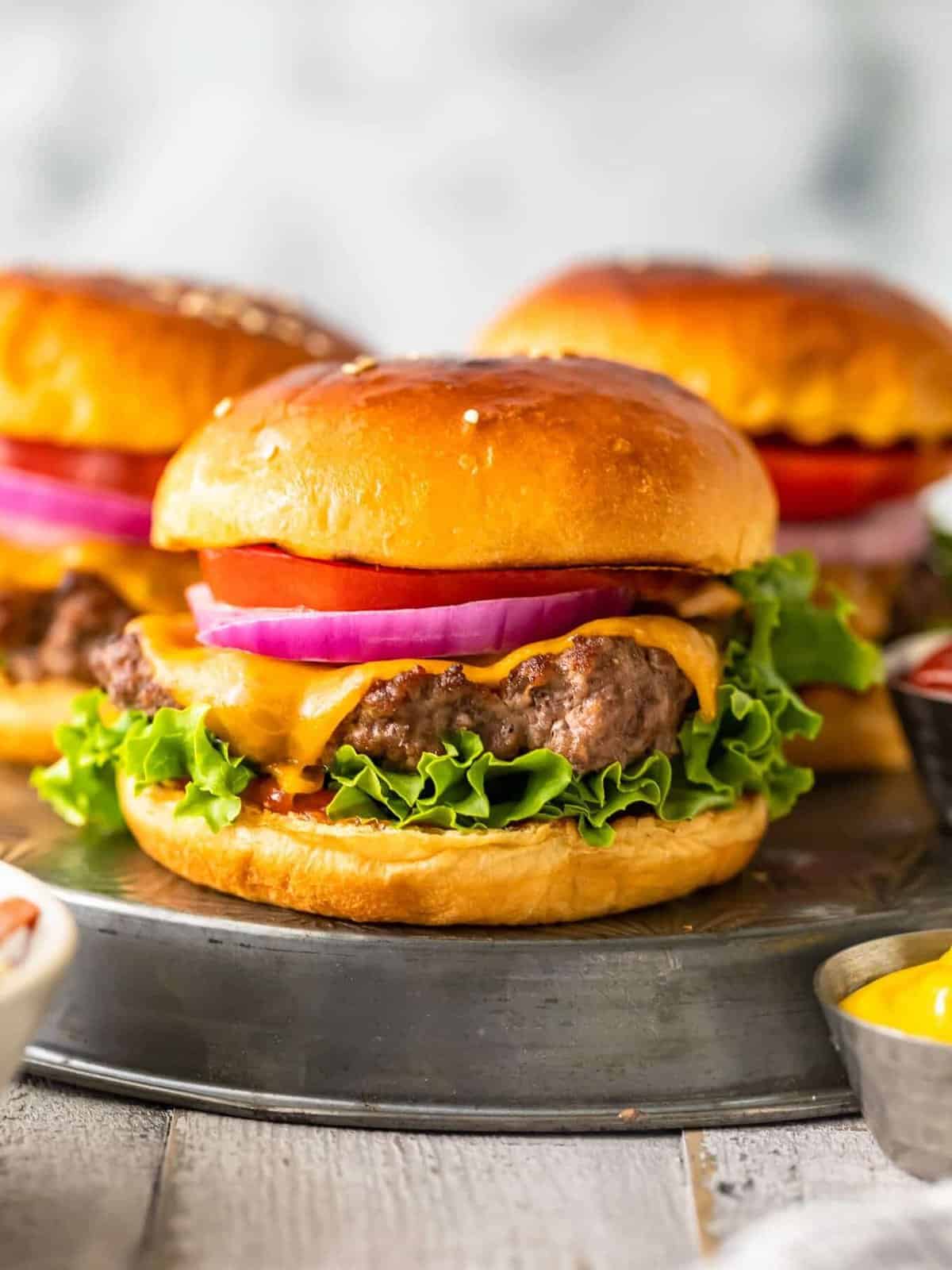 https://www.thecookierookie.com/wp-content/uploads/2023/06/how-to-broil-hamburgers-broiled-hamburger-recipe-7-of-9.compressed-edited.jpg