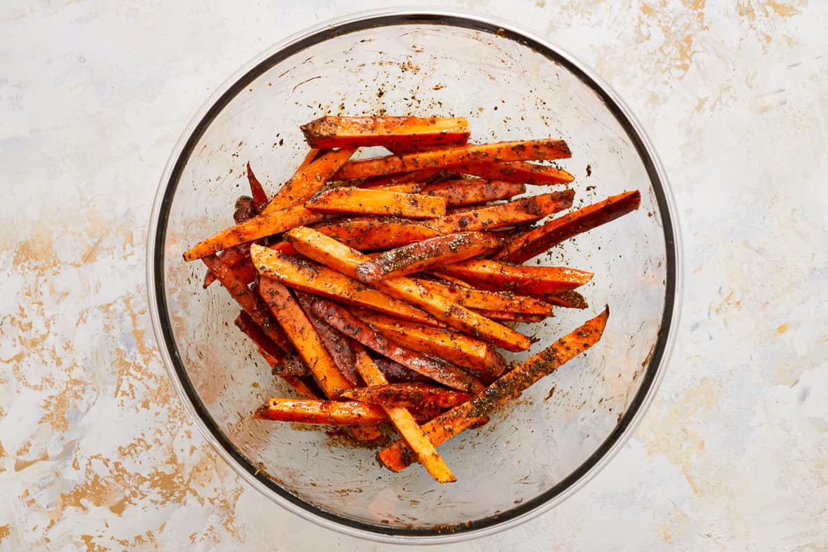 https://www.thecookierookie.com/wp-content/uploads/2023/07/how-to-baked-sweet-potato-fries-recipe-3.jpg