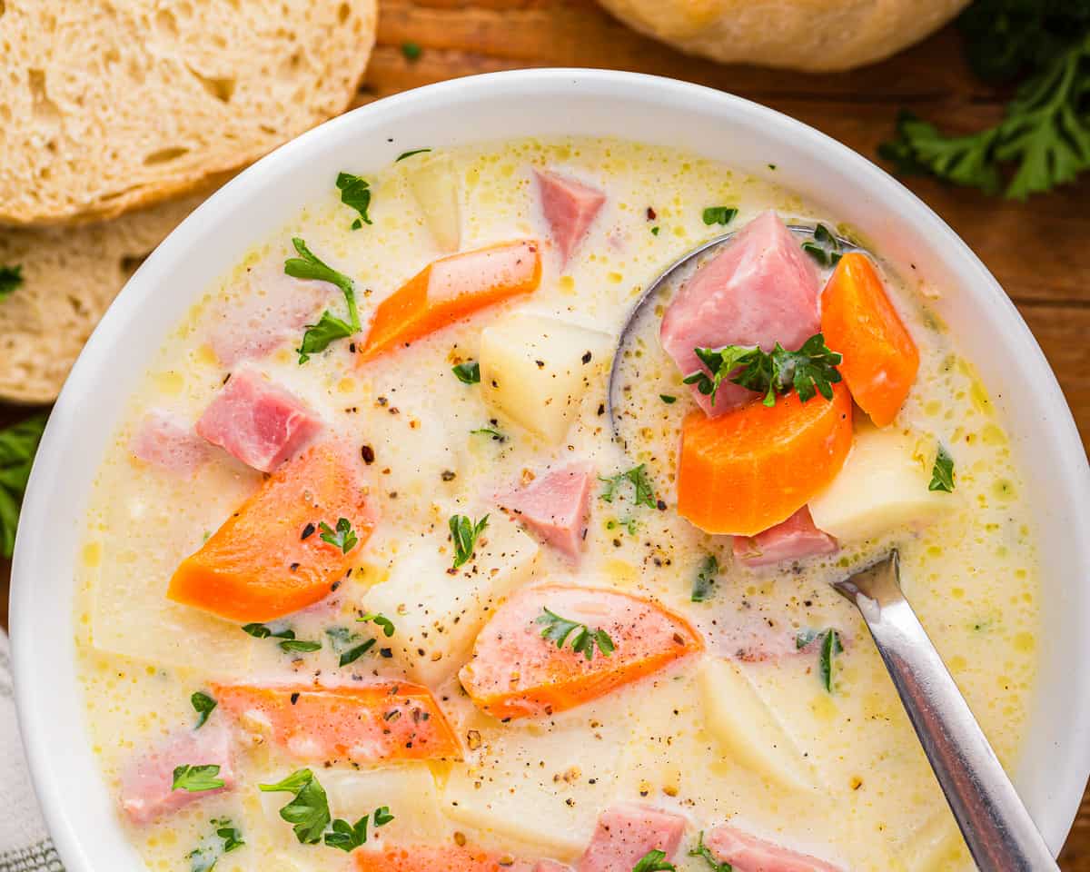 Mouthwatering Ham and Potato Soup