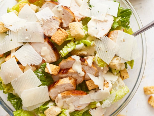 https://www.thecookierookie.com/wp-content/uploads/2023/09/featured-chicken-caesar-salad-recipe-500x375.jpg