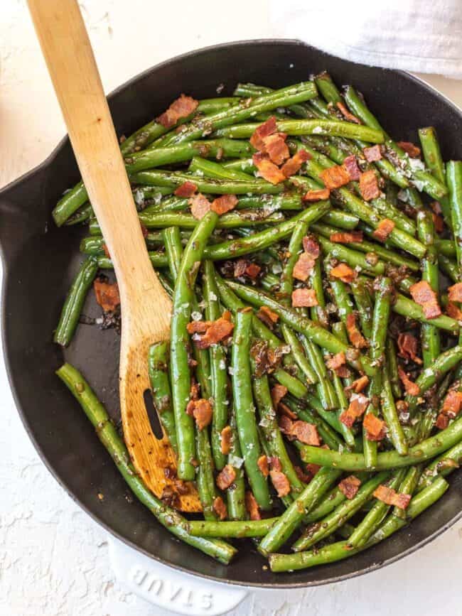 Green Beans with Bacon Recipe (Thanksgiving Side Dish)