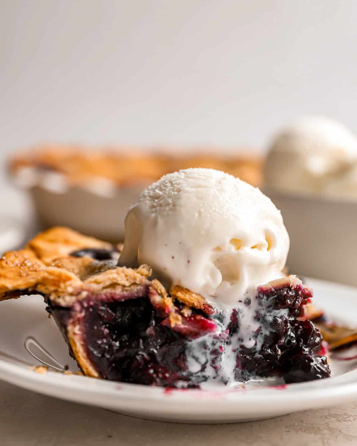 https://www.thecookierookie.com/wp-content/uploads/2023/11/blueberry-pie-recipe-4.jpg