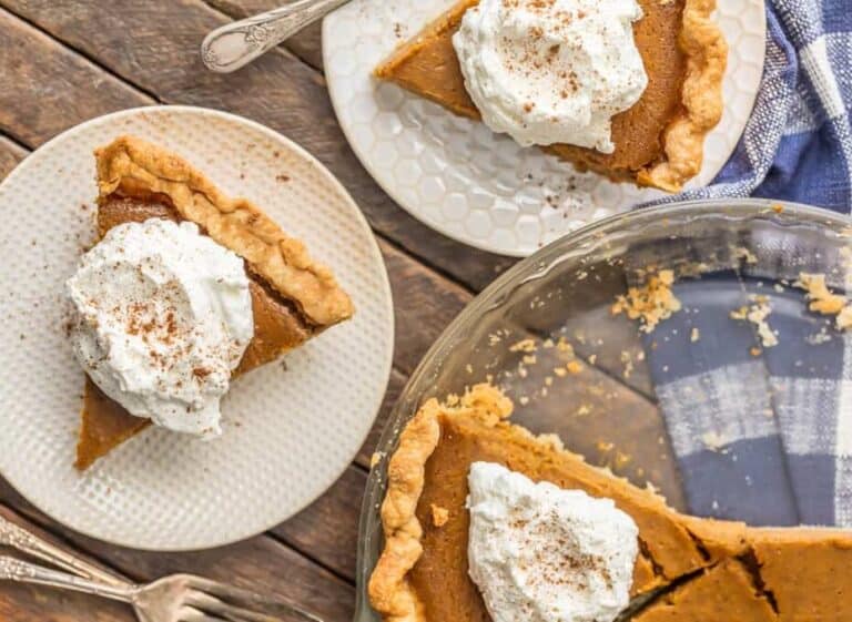 Yummy Pumpkin Pie (+ Maple Whipped Cream) picture