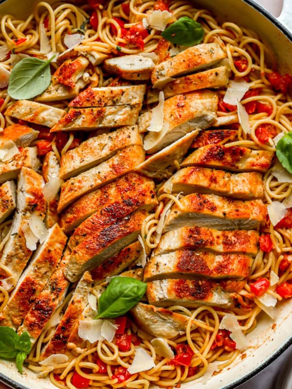 Bruschetta chicken pasta in a large pot.