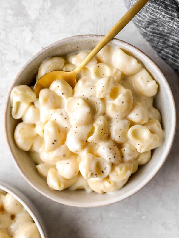 overhead view of a bowl of panera mac and cheese with a spoon.