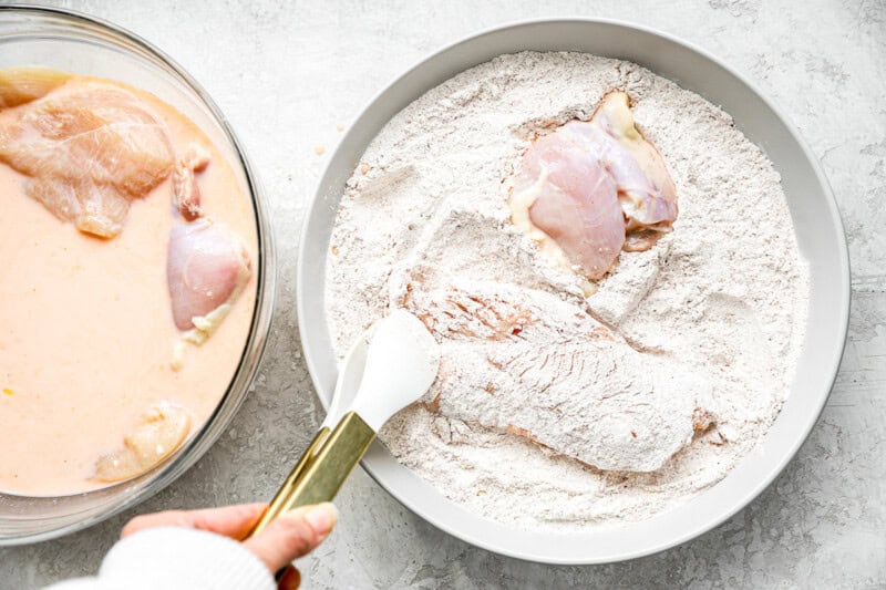 dreding chicken in flour.